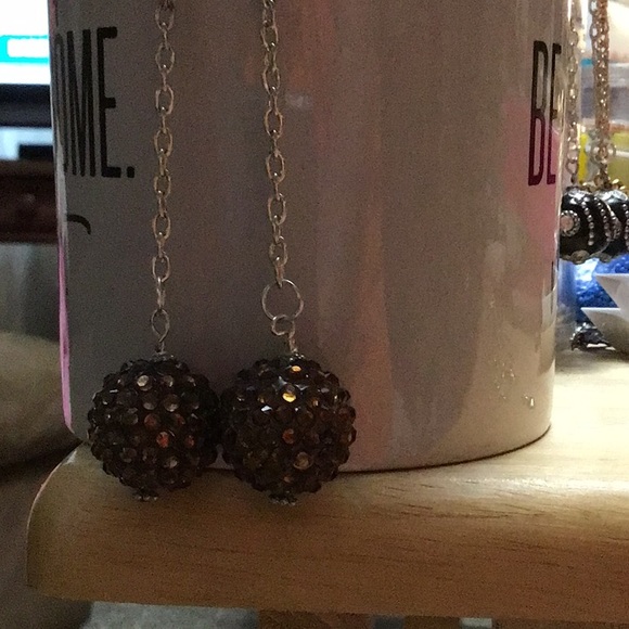 Large bumpy bead on silver chain w/ silver metal fish hook earwire earrings E105 - Picture 2 of 4